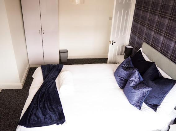 Home In Speke- 8 Mins Walk To Airport 外观 照片