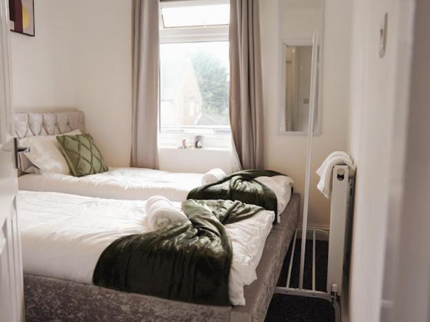 Home In Speke- 8 Mins Walk To Airport 外观 照片