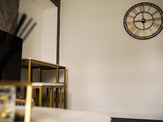 Home In Speke- 8 Mins Walk To Airport 外观 照片