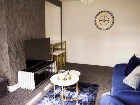 Home In Speke- 8 Mins Walk To Airport 外观 照片