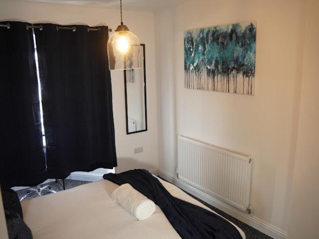 Home In Speke- 8 Mins Walk To Airport 外观 照片