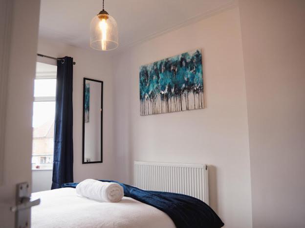 Home In Speke- 8 Mins Walk To Airport 外观 照片